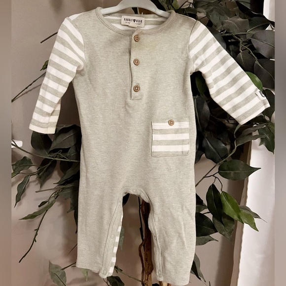 ORGANIC Rabbit + Bear- mint green romper (6-9 months) - Picture 2 of 5